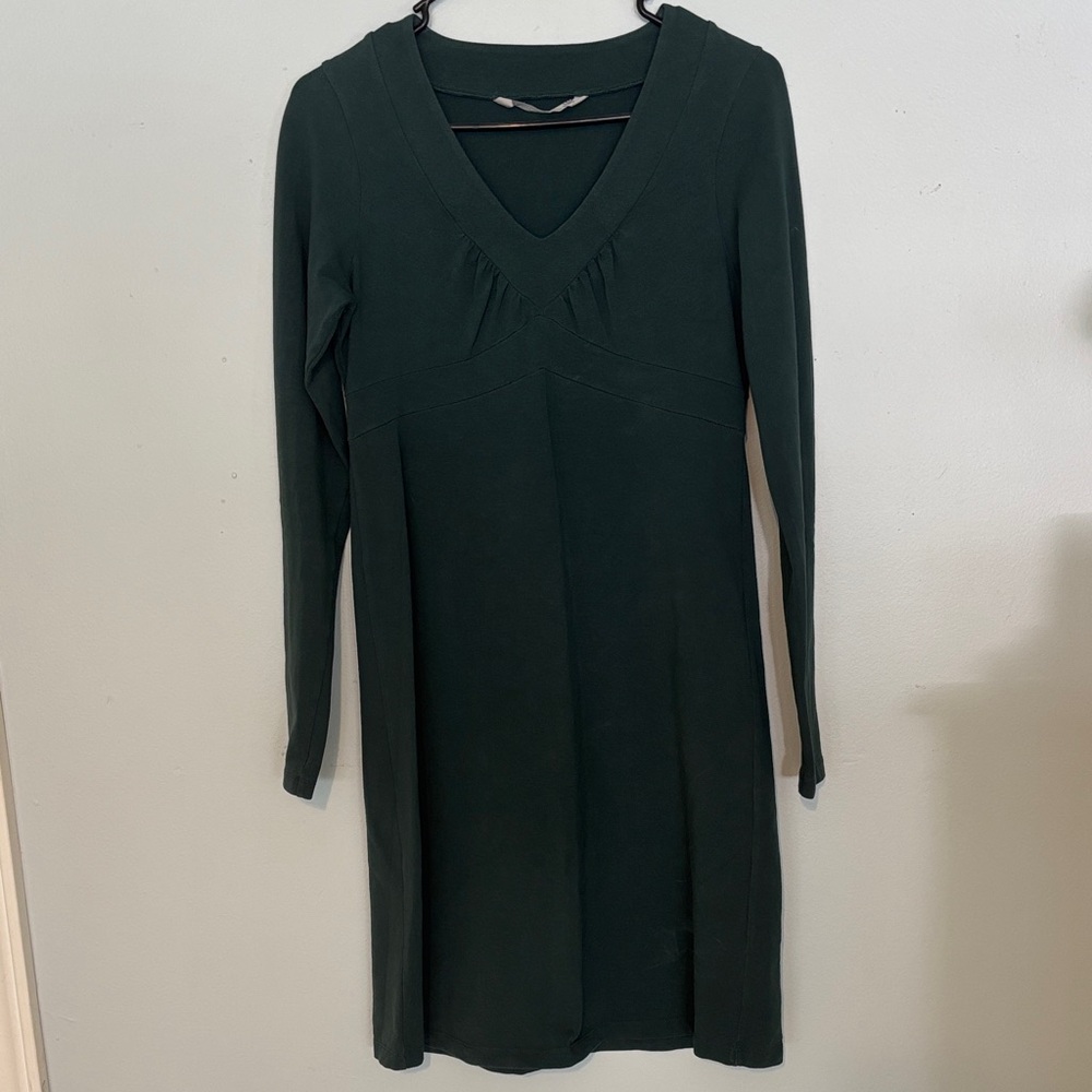 Elegant Green V-Neck Dress